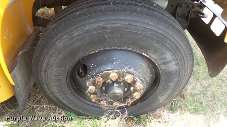 image for item DA0451 1997 International 3800 school bus