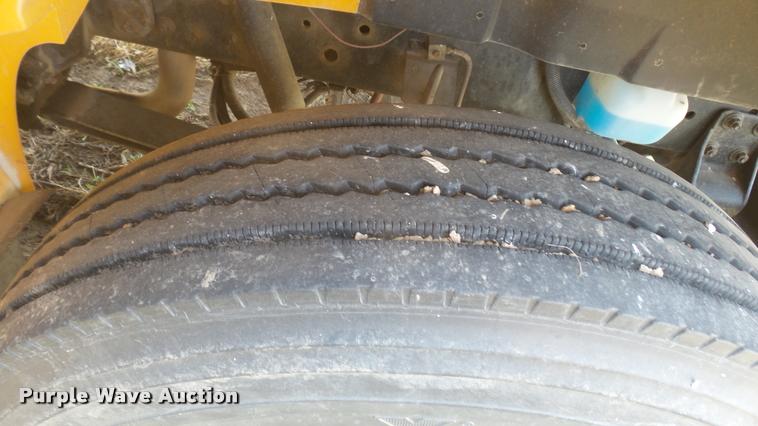 image for item DA0451 1997 International 3800 school bus