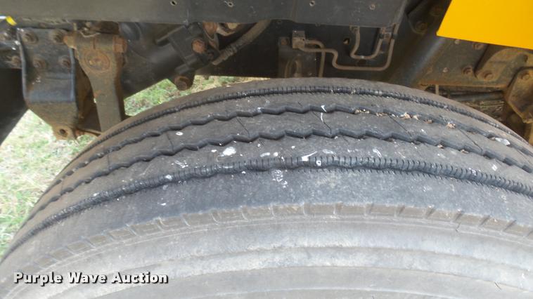 image for item DA0451 1997 International 3800 school bus