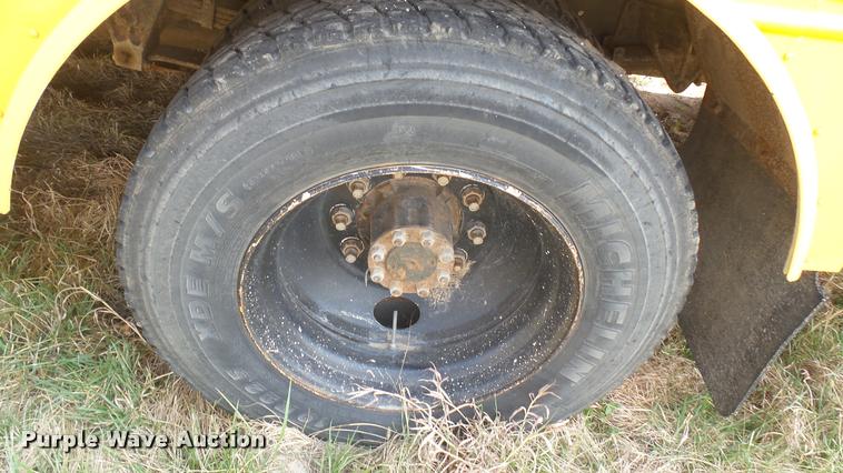 image for item DA0451 1997 International 3800 school bus