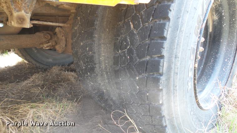 image for item DA0451 1997 International 3800 school bus