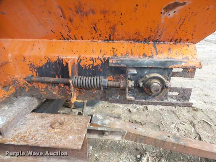 Swenson salt spreader in Seward, NE Item DA0634 sold Purple Wave