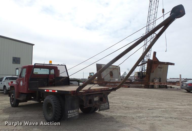 image for item DA0637 1981 International winch truck