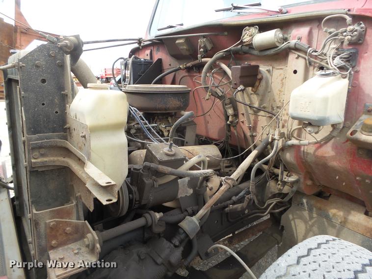 image for item DA0637 1981 International winch truck