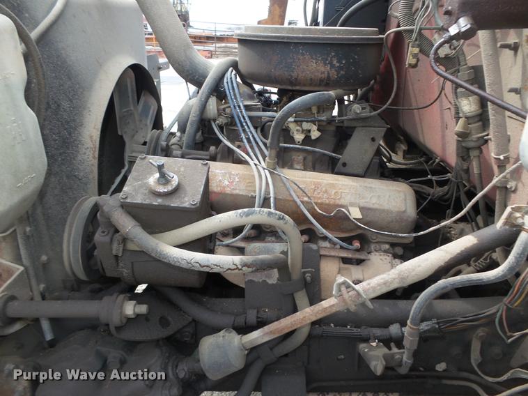 image for item DA0637 1981 International winch truck