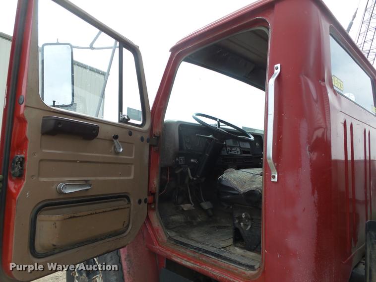 image for item DA0637 1981 International winch truck