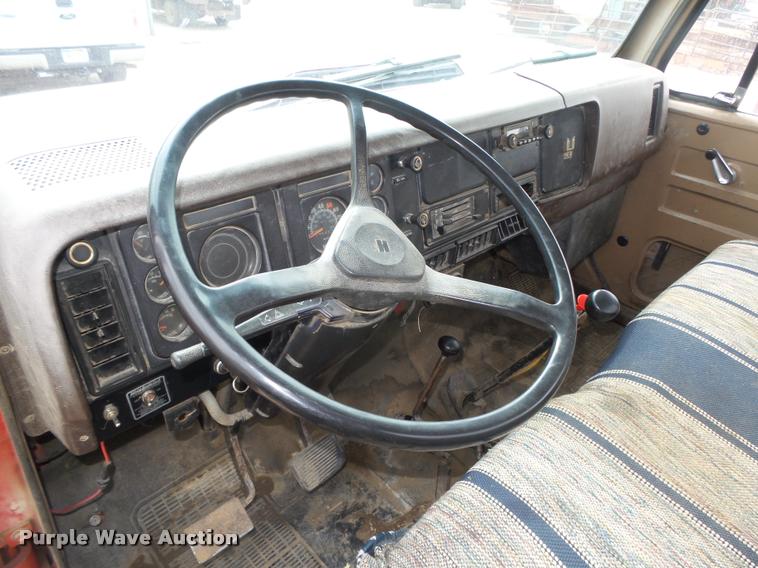 image for item DA0637 1981 International winch truck
