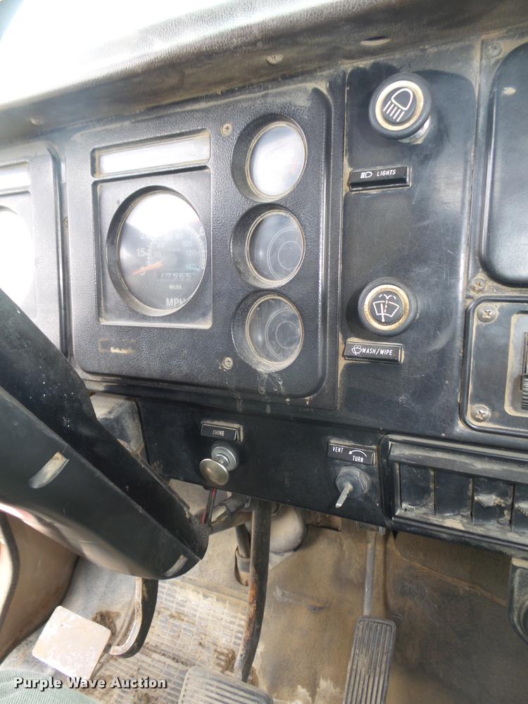 image for item DA0637 1981 International winch truck