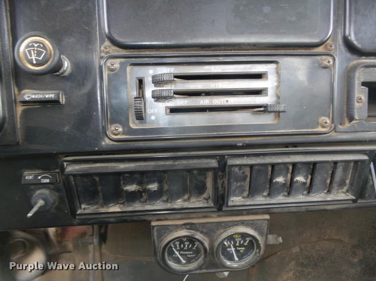 image for item DA0637 1981 International winch truck