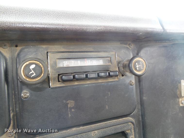 image for item DA0637 1981 International winch truck