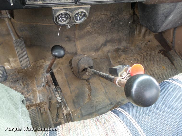 image for item DA0637 1981 International winch truck