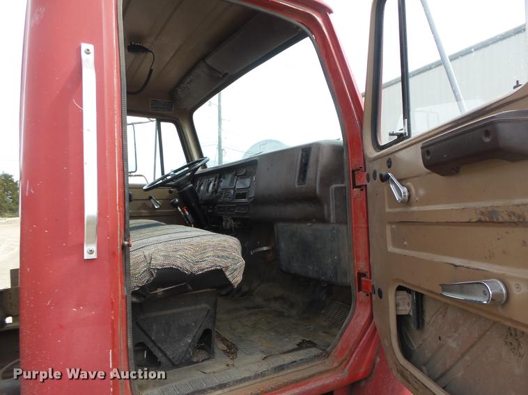 image for item DA0637 1981 International winch truck