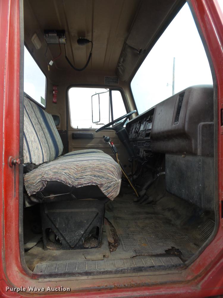 image for item DA0637 1981 International winch truck