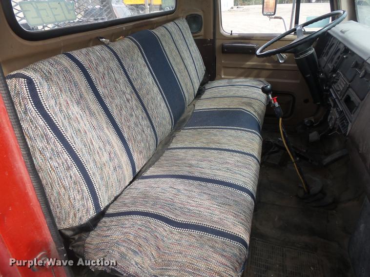 image for item DA0637 1981 International winch truck