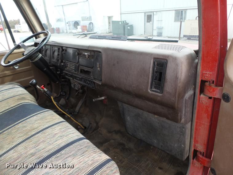 image for item DA0637 1981 International winch truck