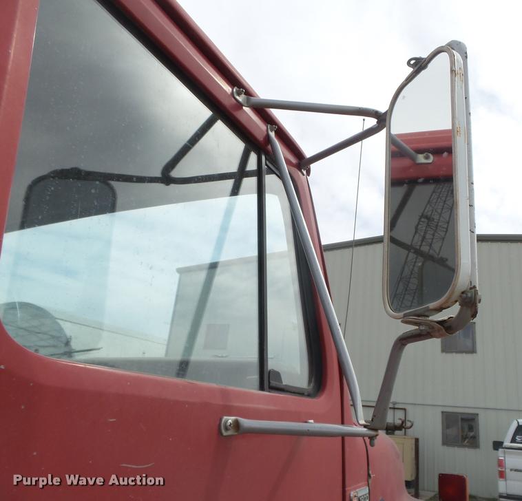 image for item DA0637 1981 International winch truck