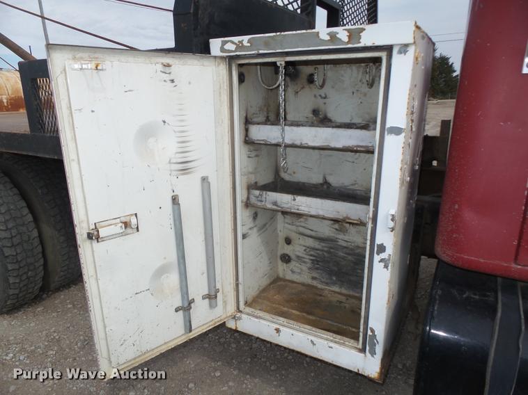 image for item DA0637 1981 International winch truck