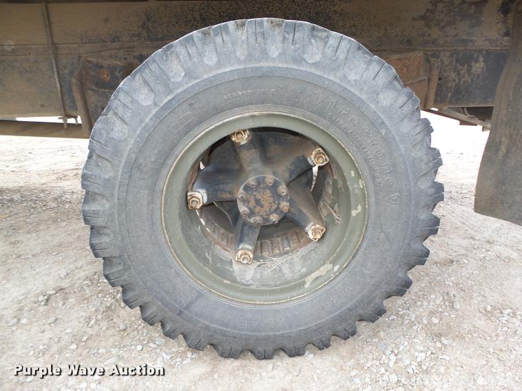 image for item DA0637 1981 International winch truck