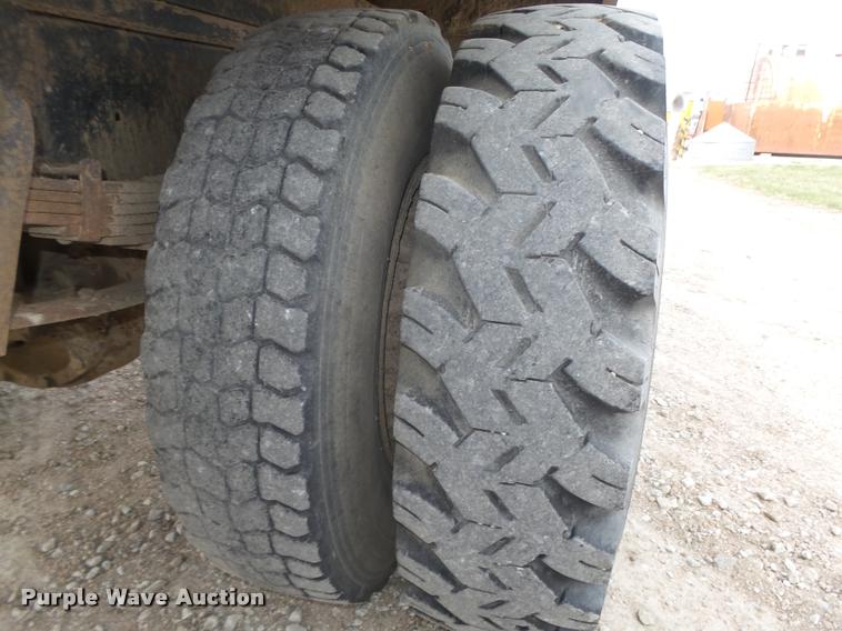 image for item DA0637 1981 International winch truck