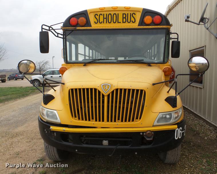 image for item DA1858 2006 International CE school bus
