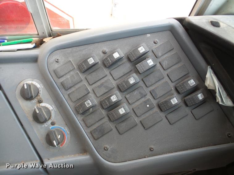 image for item DA1858 2006 International CE school bus