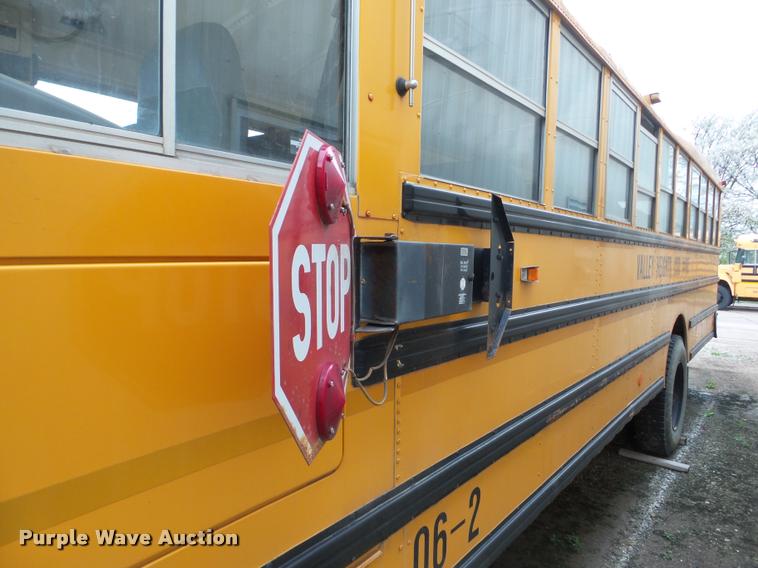 image for item DA1858 2006 International CE school bus