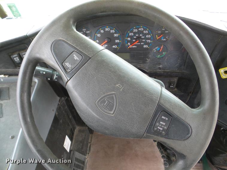 image for item DA1859 2006 International CE school bus