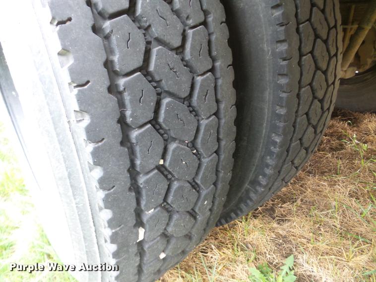 image for item DA1859 2006 International CE school bus