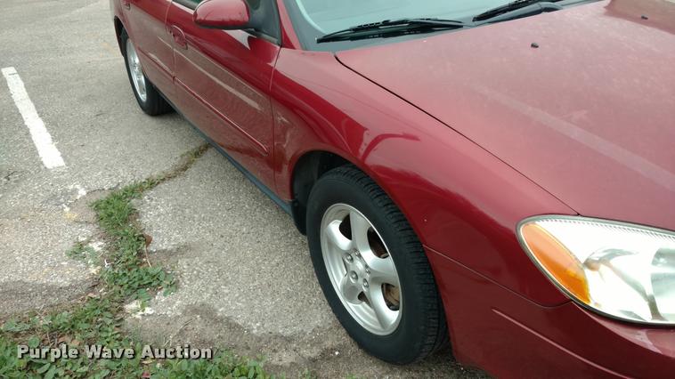 image for item DA5543 2002 Ford Taurus SE