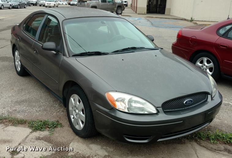 image for item DA5544 2004 Ford Taurus SE
