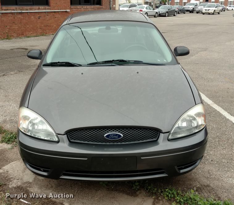image for item DA5544 2004 Ford Taurus SE