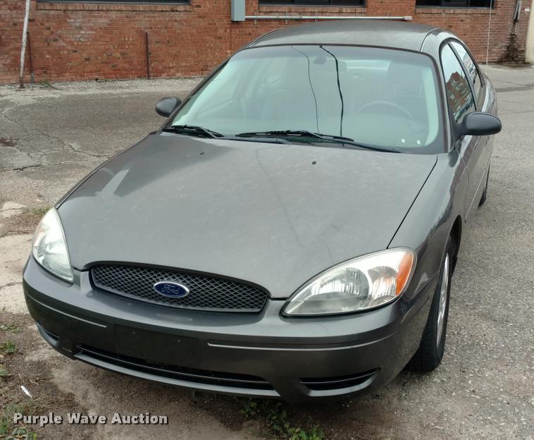 image for item DA5544 2004 Ford Taurus SE