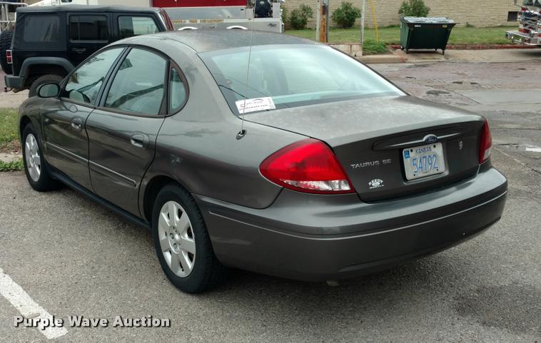 image for item DA5544 2004 Ford Taurus SE