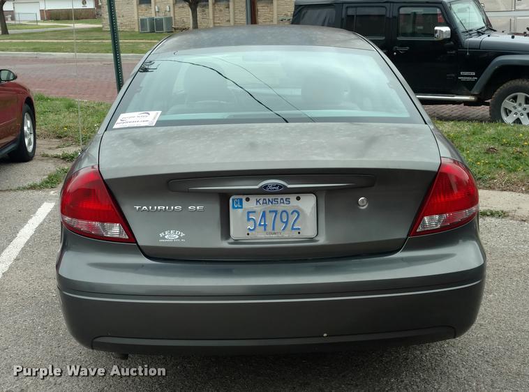 image for item DA5544 2004 Ford Taurus SE