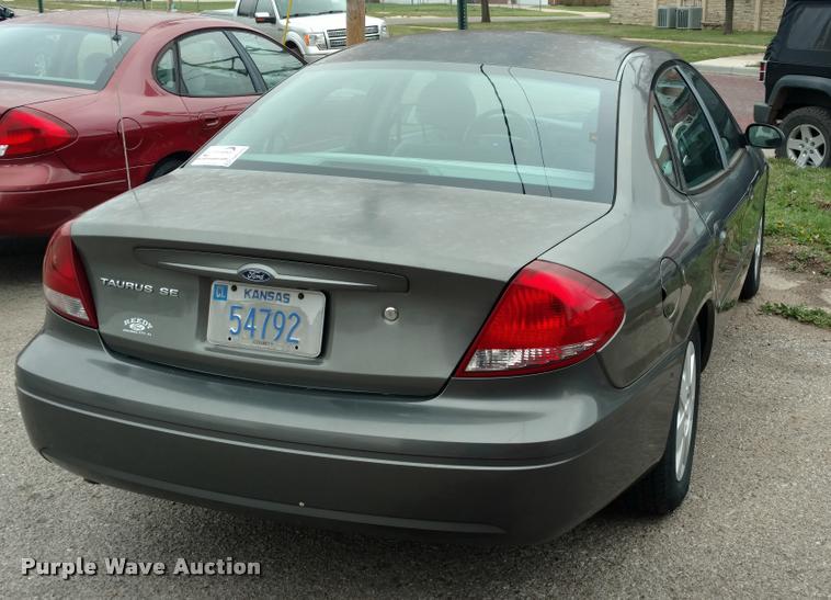 image for item DA5544 2004 Ford Taurus SE