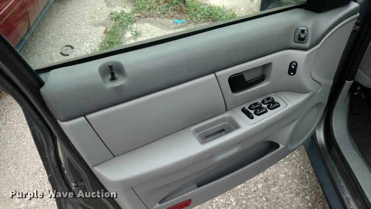 image for item DA5544 2004 Ford Taurus SE