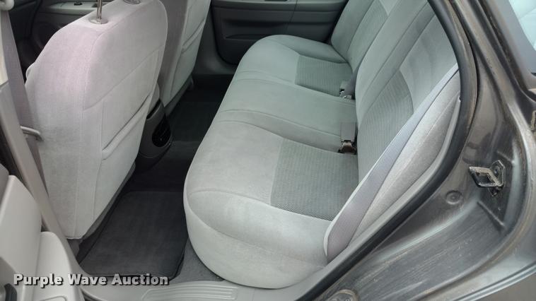 image for item DA5544 2004 Ford Taurus SE