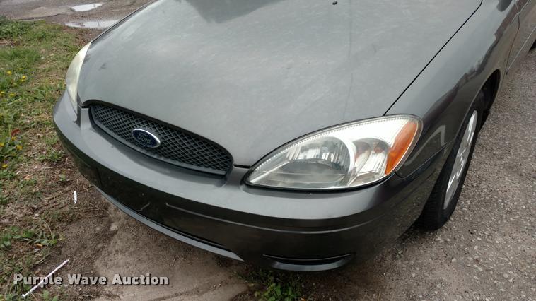 image for item DA5544 2004 Ford Taurus SE
