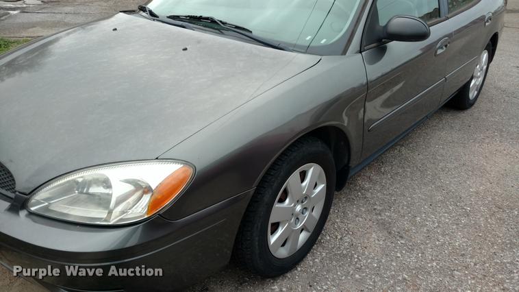 image for item DA5544 2004 Ford Taurus SE