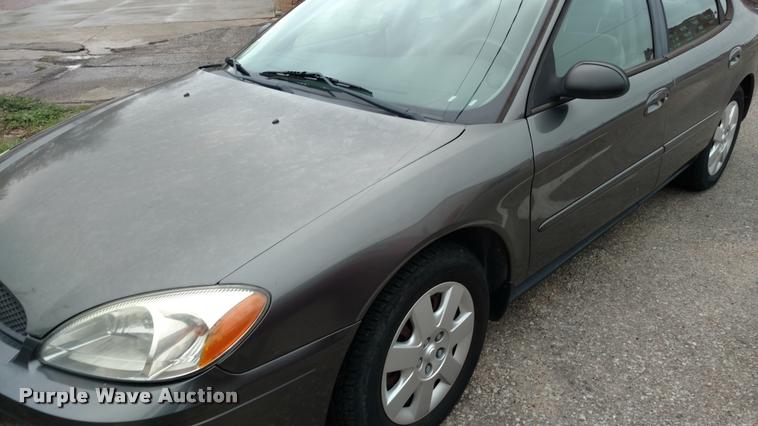 image for item DA5544 2004 Ford Taurus SE