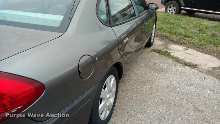 image for item DA5544 2004 Ford Taurus SE