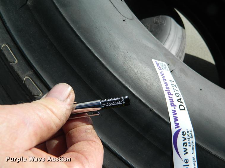 image for item DA9721 (2) Sumitomo ST748 11R22.5 tires