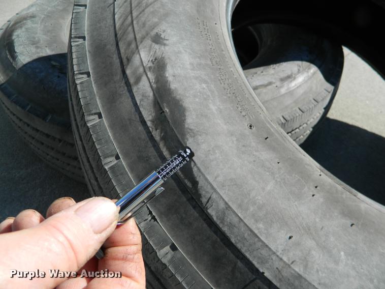 image for item DA9723 (2) Sumitomo ST727 11R22.5 tires