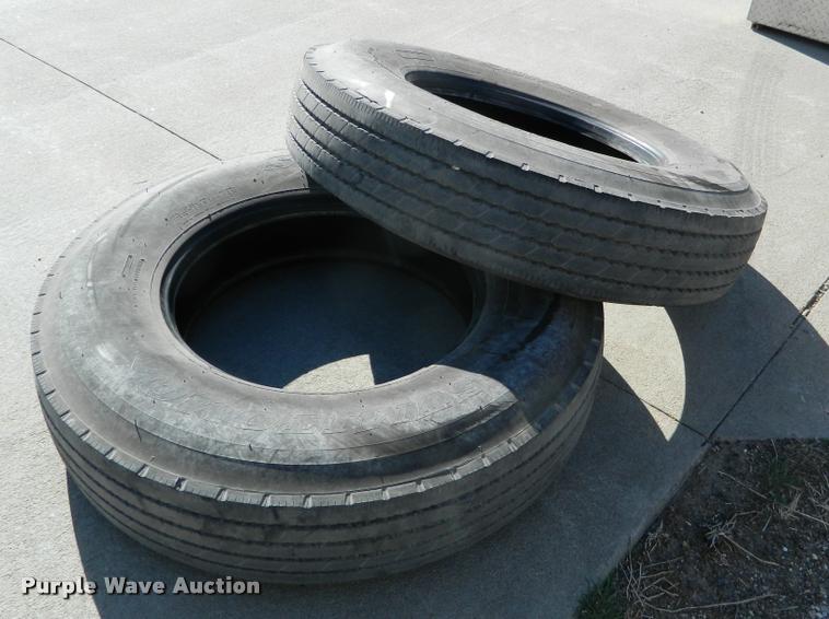 image for item DA9723 (2) Sumitomo ST727 11R22.5 tires