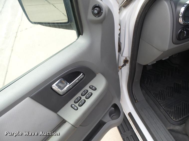 image for item DB1984 2006 Ford Expedition SUV