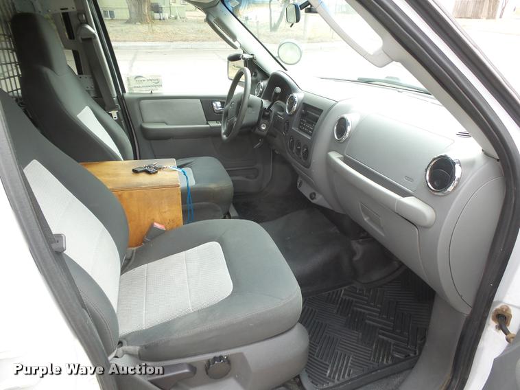 image for item DB1984 2006 Ford Expedition SUV