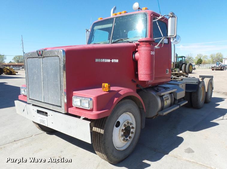 image for item DB2508 2004 Western Star 4900FA semi truck