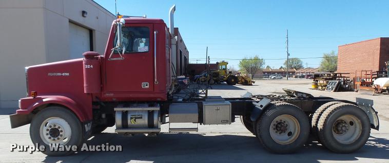 image for item DB2508 2004 Western Star 4900FA semi truck