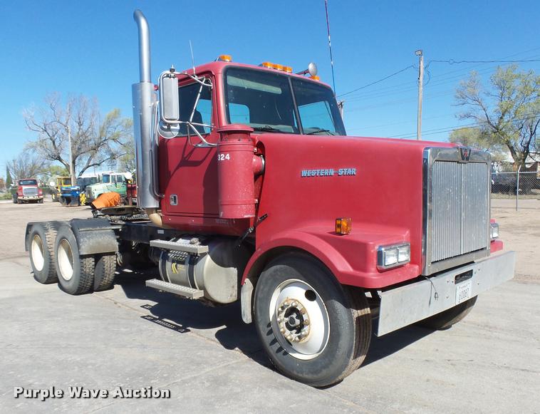 image for item DB2508 2004 Western Star 4900FA semi truck