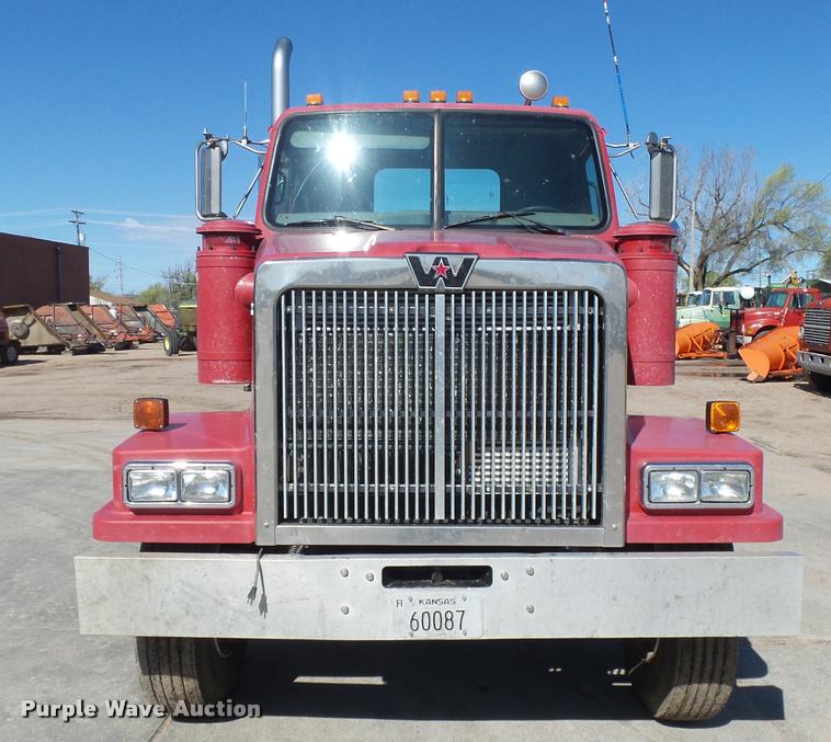 image for item DB2508 2004 Western Star 4900FA semi truck